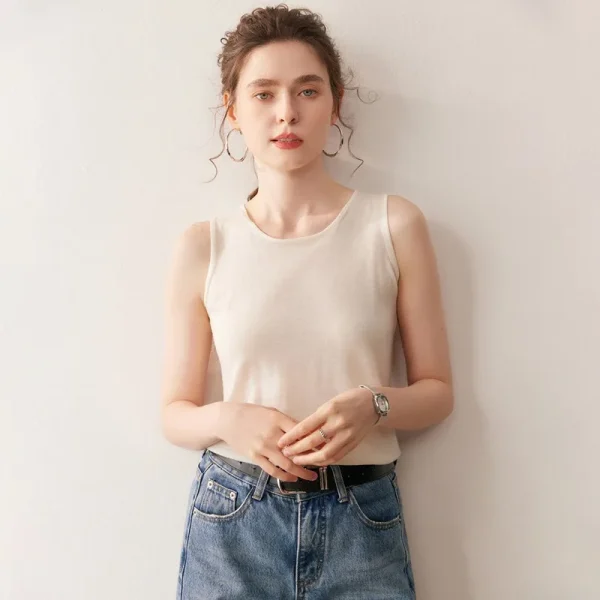 Women's 100% Wool Sleeveless Knit Top Simple Design Solid Crew Neck Worsted Wool Vest for Autumn Winter